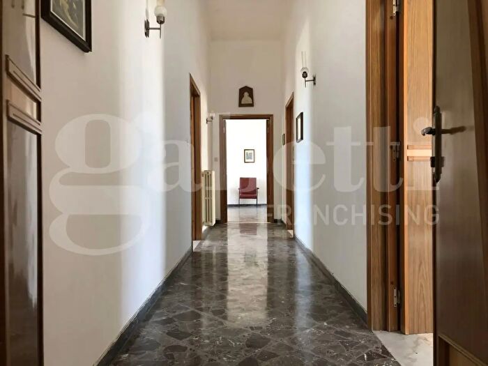 Casa con 9 locali in vendita in Via Roma, Salice Salentino