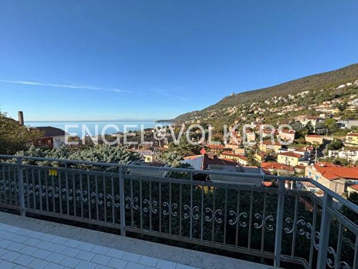 Appartamento con 6 locali in vendita in Strada del Friuli, Trieste