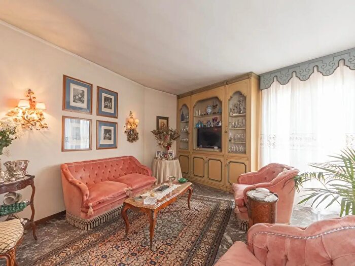 Appartamento con 6 locali in vendita in Via degli Stretti, Treviso