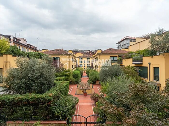 Appartamento trilocale in vendita in Via Nino Bixio, Milano