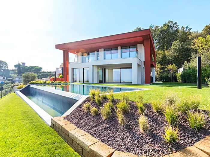 Casa con 11 locali in vendita in Via Levrini, Padenghe Sul Garda