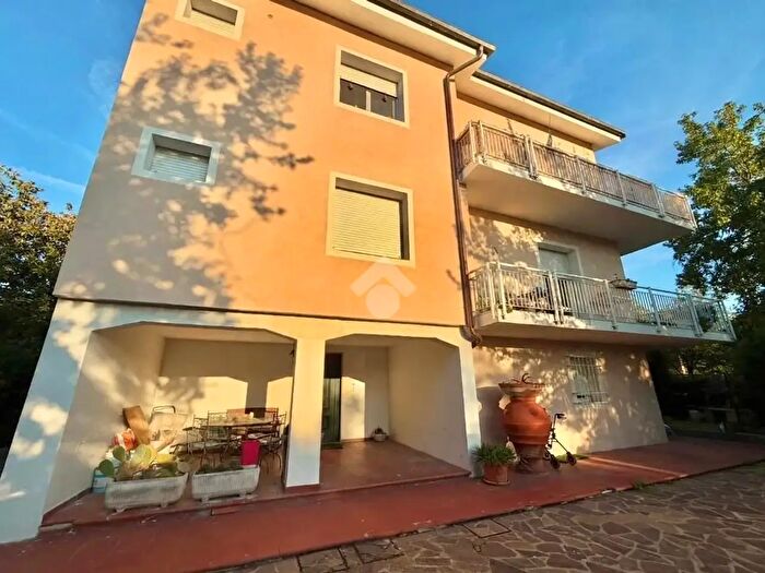 Appartamento con 5 locali in vendita in Via Firenze, Quarrata