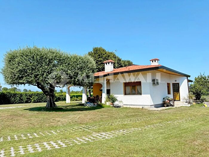 Casa con 7 locali in vendita in Via Pordenone, San Quirino