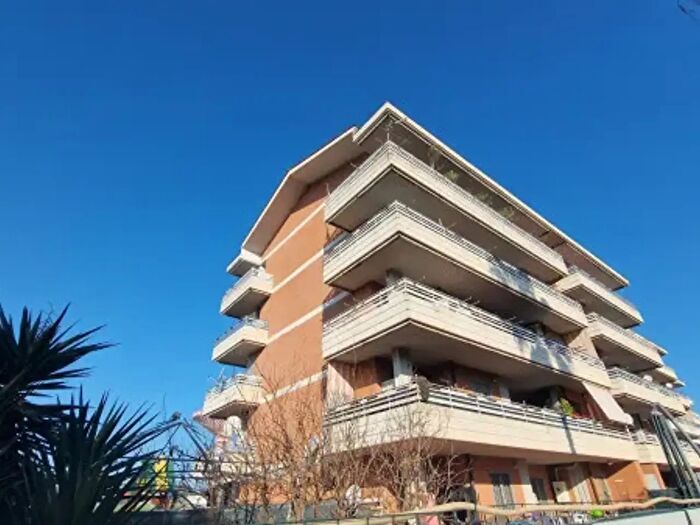 Appartamento trilocale in vendita in Viale delle Arti a, Pomezia