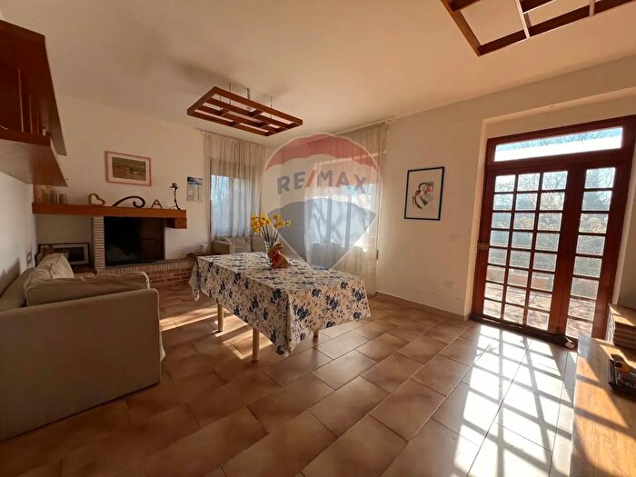 Appartamento con 9 locali in vendita in Crecchio