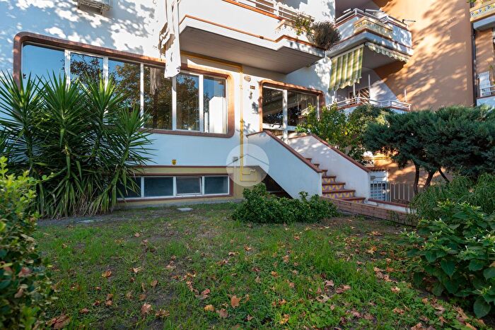 Appartamento con 5 locali in vendita in Via Caracciolo, Pollena Trocchia