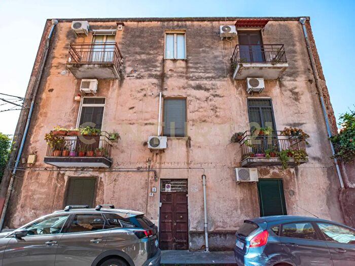 Appartamento quadrilocale in vendita in Via Trecastagni, Catania