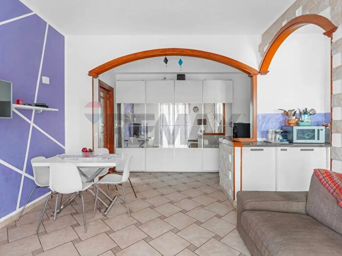 Appartamento trilocale in vendita in Via San Carlo, Vanzago
