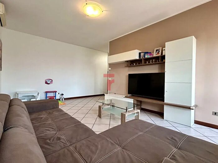 Appartamento trilocale in vendita in Via Mameli, Cadoneghe