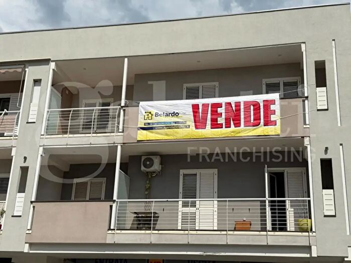 Appartamento quadrilocale in vendita in Via Nazionale Appia, Curti