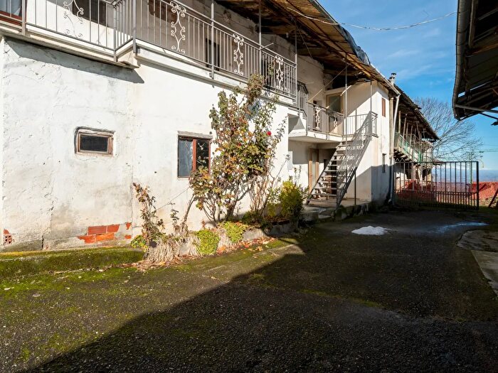 Casa quadrilocale in vendita in Via Pian Lissard, Barge