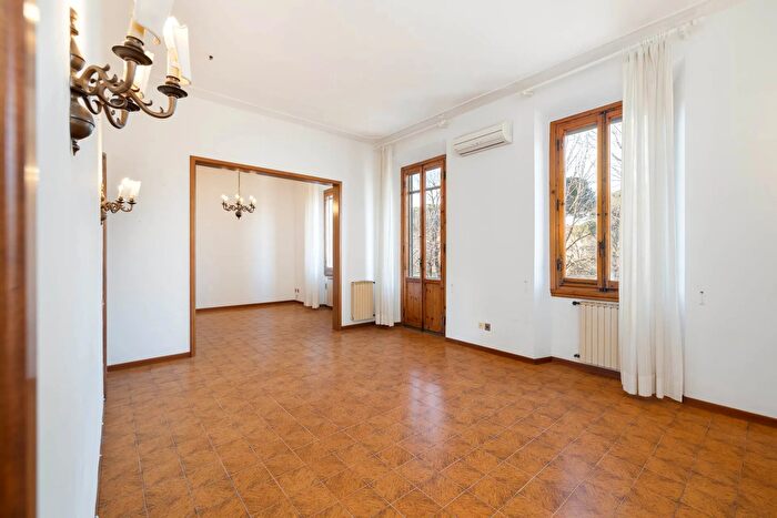 Appartamento con 6 locali in vendita in Firenze, Firenze