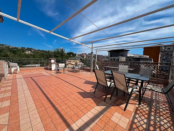 Appartamento quadrilocale in vendita in Via Pigna, Napoli