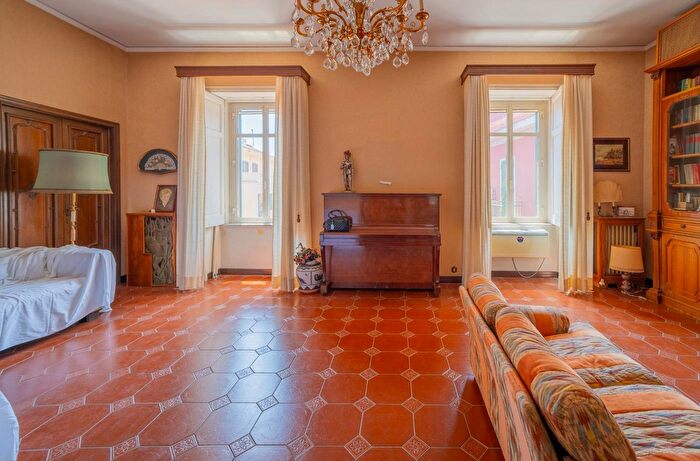 Appartamento con 5 locali in vendita in Via Domenico Cimarosa, Napoli