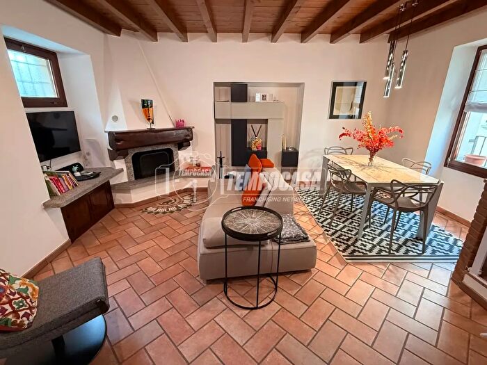 Appartamento trilocale in vendita in Via Mognano, Como