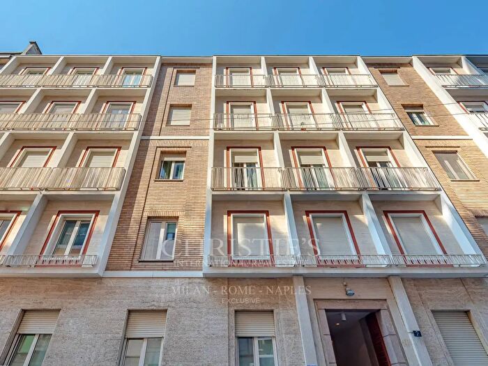 Appartamento trilocale in vendita in Via San Senatore, Milano
