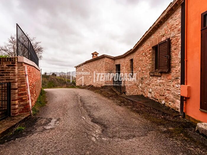 Appartamento quadrilocale in vendita in Località Corsciano Corsciano, San Severino Marche