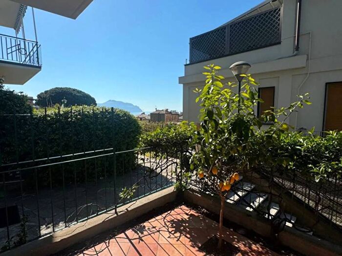 Appartamento bilocale in affitto in Via Armanna, Centro, Bogliasco