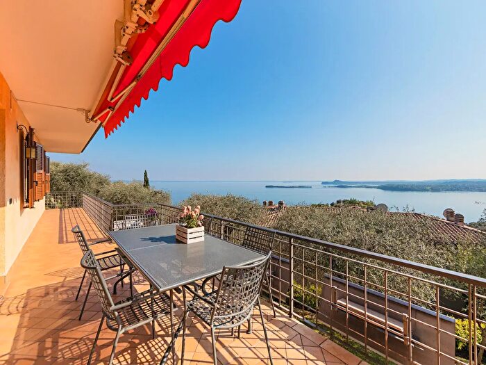 Casa con 6 locali in vendita in Gardone Riviera