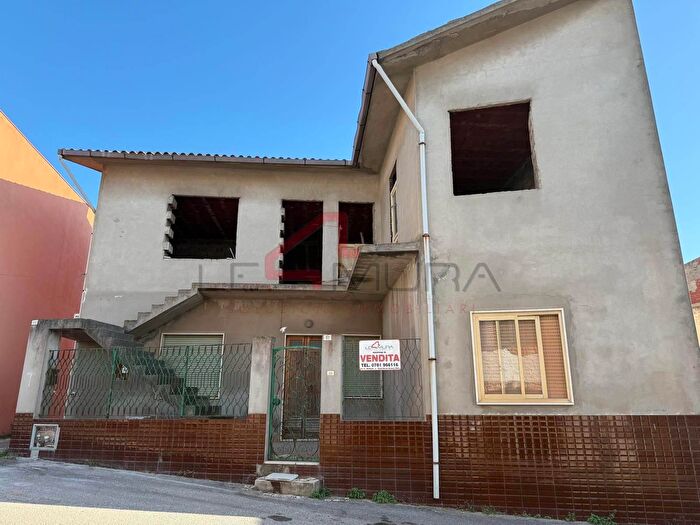 Casa con 5 locali in vendita in SantAntioco