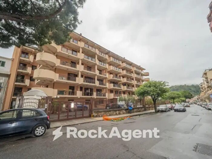 Appartamento con 5 locali in vendita in Viale Italia, Messina