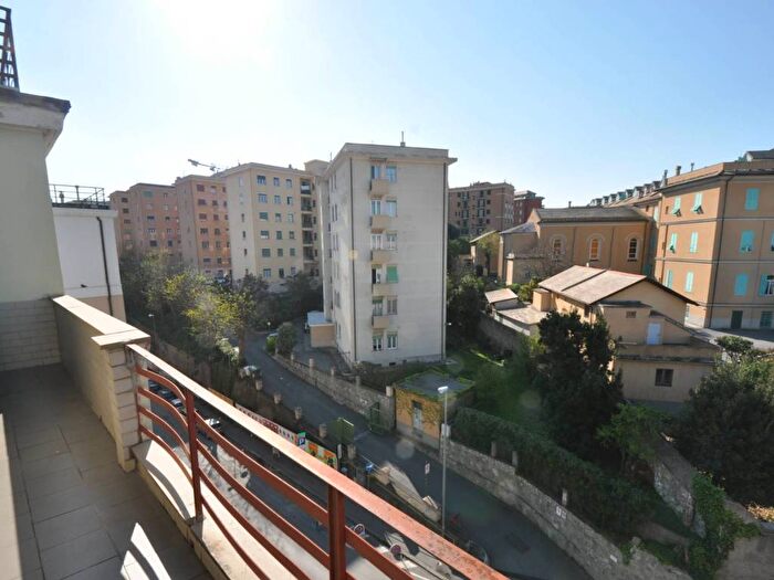 Appartamento con 6 locali in affitto in Corso Aldo Gastaldi, Albaro, Genova