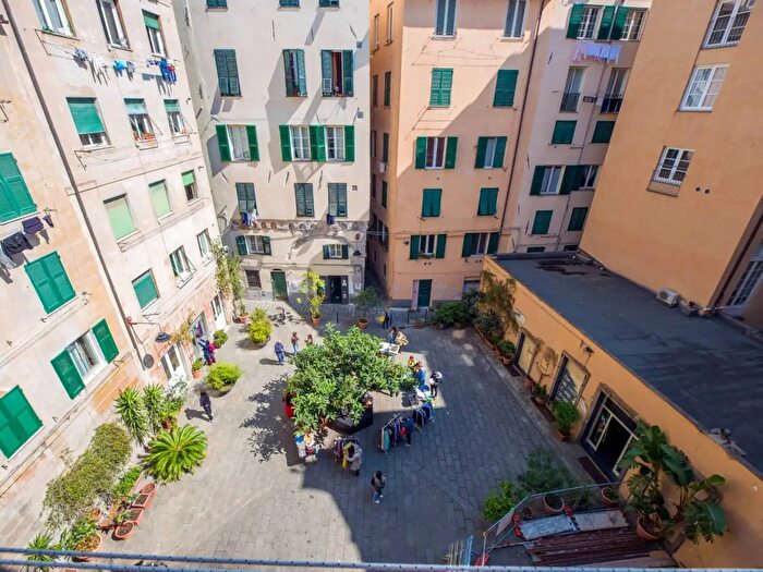 Appartamento bilocale in vendita in Via del Campo, Genova