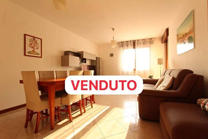 Appartamento con 5 locali in vendita in Via Guerrina b, Verona