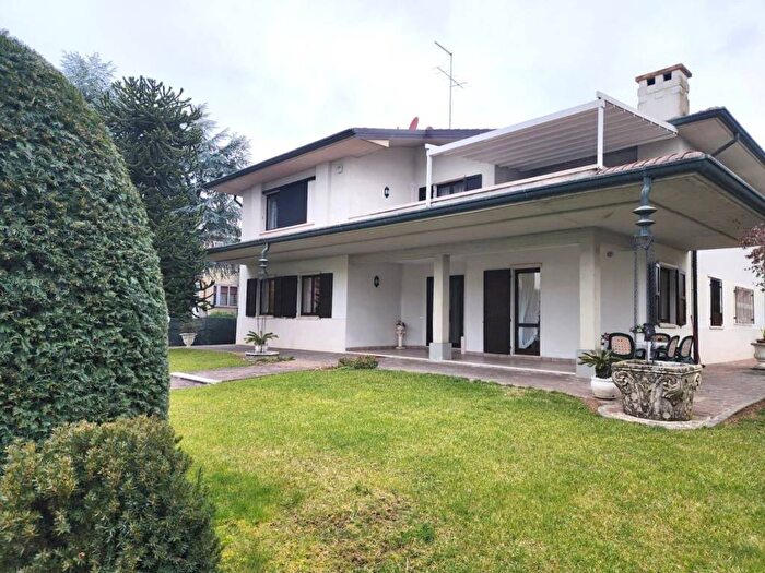 Appartamento con 5 locali in affitto in Via Ugo Capitanio, Piscine San Paolo, Vicenza