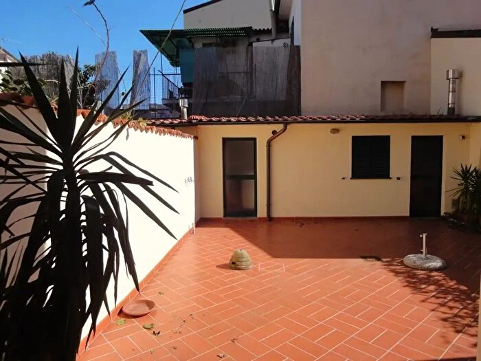 Casa con 7 locali in vendita in Viareggio