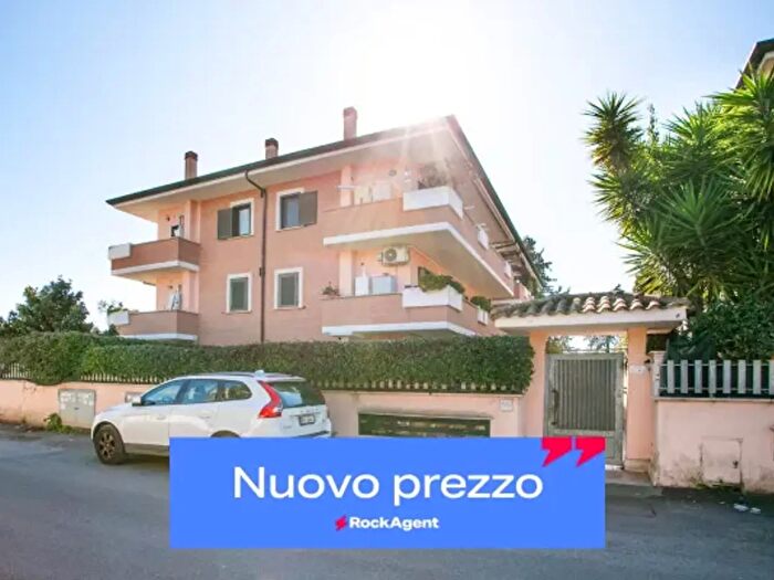 Appartamento trilocale in vendita in Via Lino Liviabella, Roma