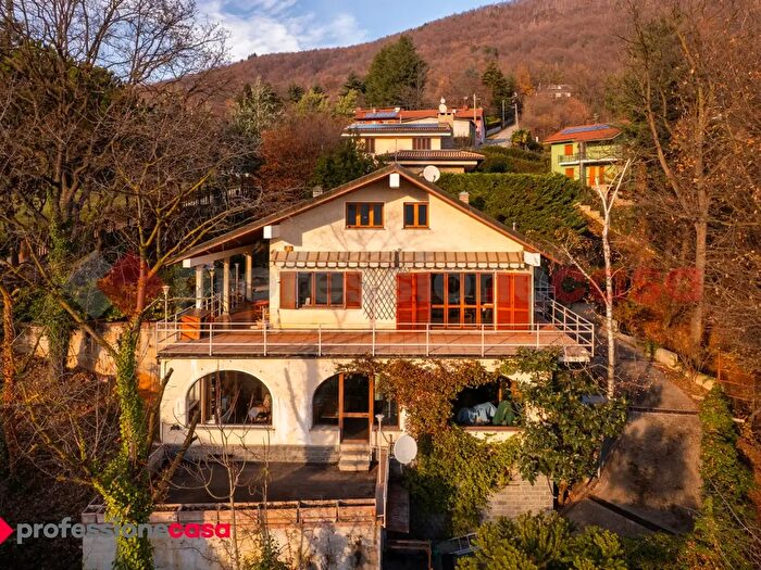 Casa con 12 locali in vendita in Via Giaveno, Cumiana