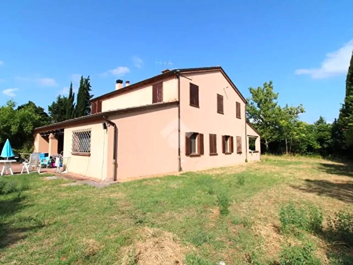 Casa con 10 locali in vendita in Via Compagnia, Roncofreddo