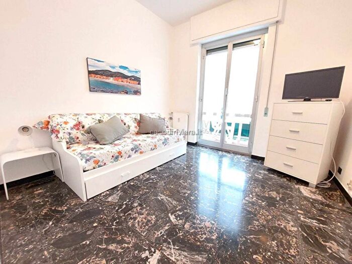 Appartamento trilocale in affitto in Centro, Finale Ligure