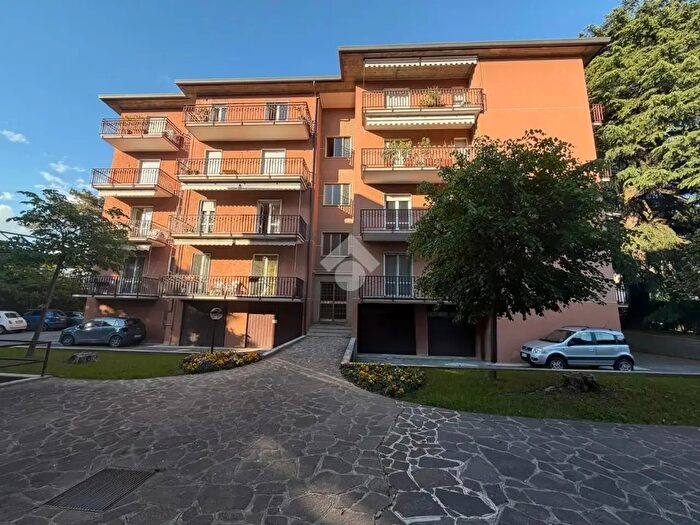 Appartamento trilocale in vendita in Via Giuseppe Mazzini, Calolziocorte