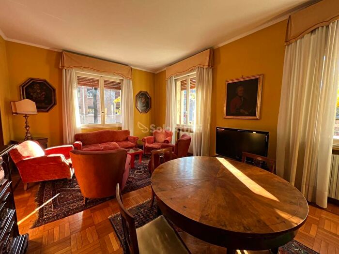 Appartamento con 6 locali in affitto in Viale Virginia Reiter, Viali, Modena