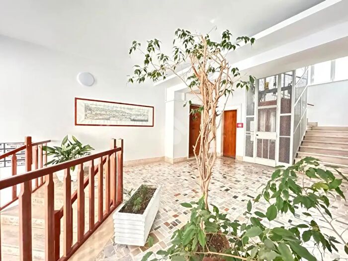 Appartamento con 6 locali in vendita in Vico Acitillo, Napoli