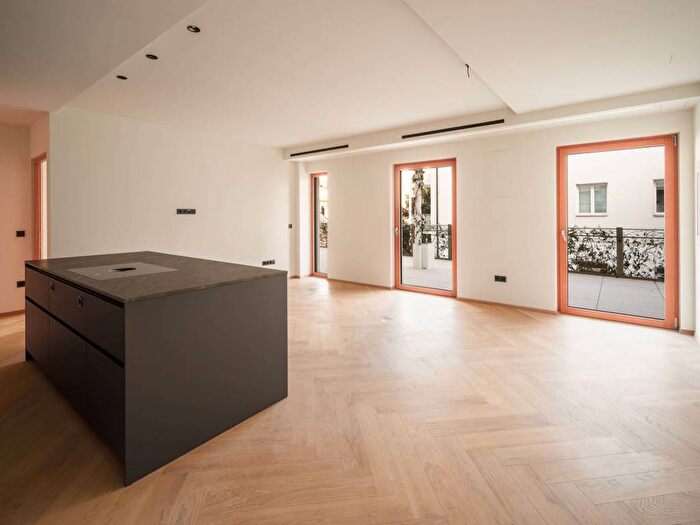 Appartamento bilocale in affitto in Via Cassa di Risparmio, Centro, Merano