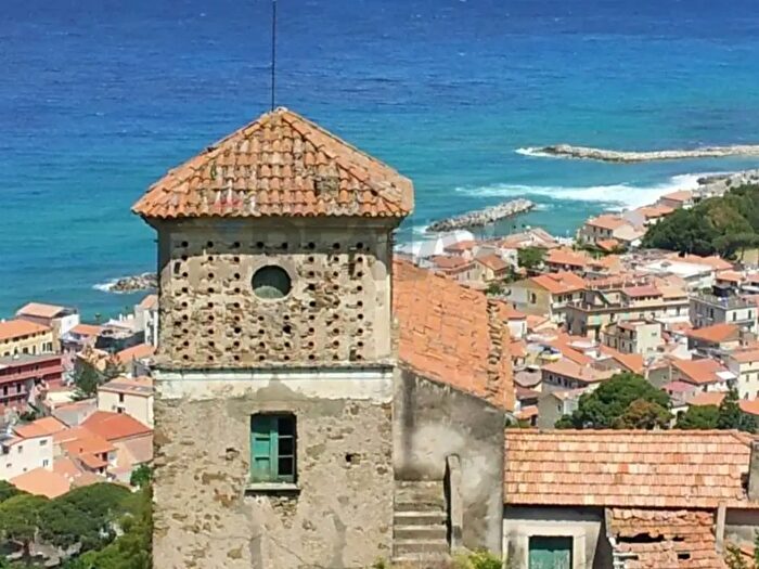 Casa con 12 locali in vendita in Castellabate