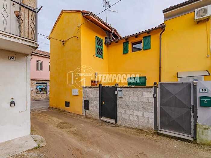 Casa quadrilocale in vendita in Via Roma, Dorno