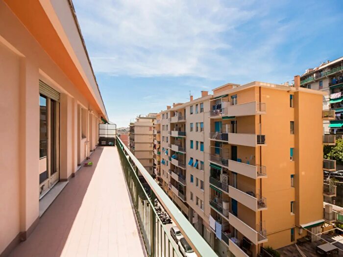 Appartamento con 7 locali in vendita in Vesuvio, Genova