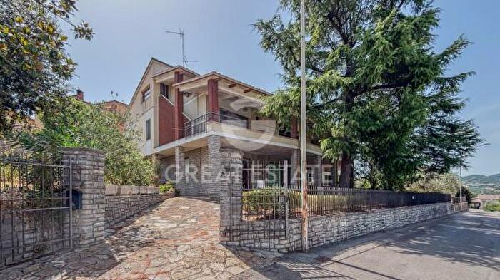 Casa con 6 locali in vendita in Via a Gramsci, Piegaro