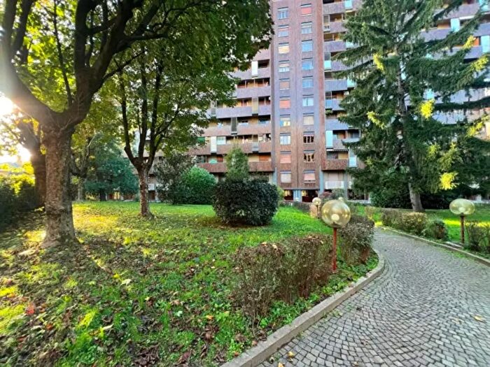 Appartamento quadrilocale in vendita in Via Pergine, Milano
