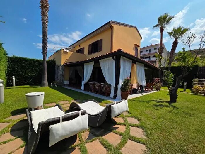 Casa con 6 locali in vendita in Strada Statale Tirrena Inferiore, Sangineto