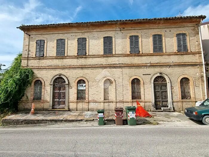 Casa con 16 locali in vendita in Via Borgo da Mare, Monteprandone