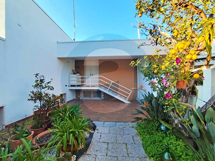 Casa con 7 locali in vendita in Via Cimabue, Valenzano