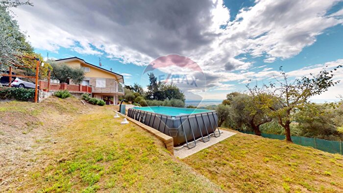 Casa con 7 locali in vendita in Via delle Quercie, Massarosa