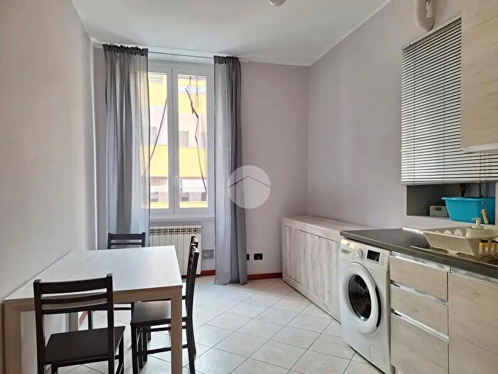 Appartamento trilocale in affitto in Via Cola Montano, Milano