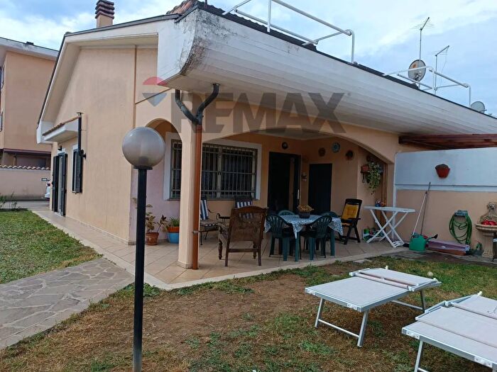 Casa trilocale in vendita in Via Dle Parco, Ardea