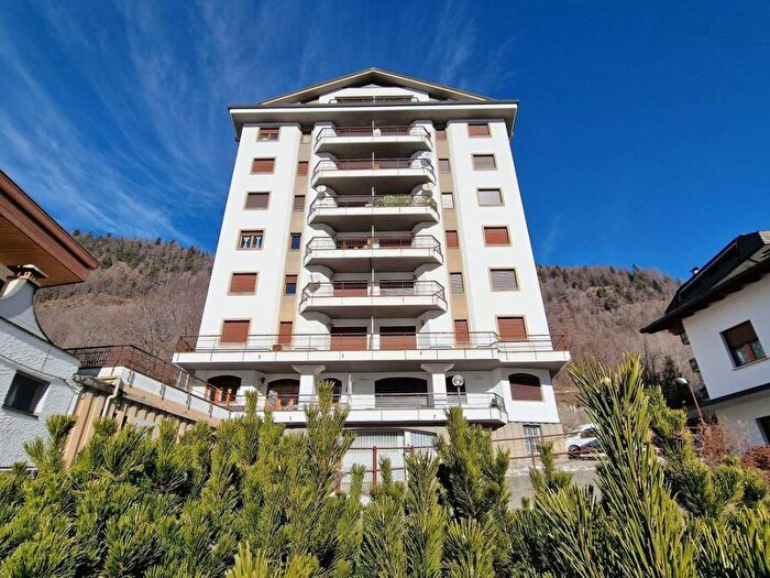 Appartamento trilocale in affitto in Strada Statale del Passo di Aprica, Aprica